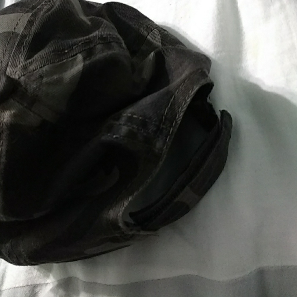 Camo hat - Picture 3 of 4